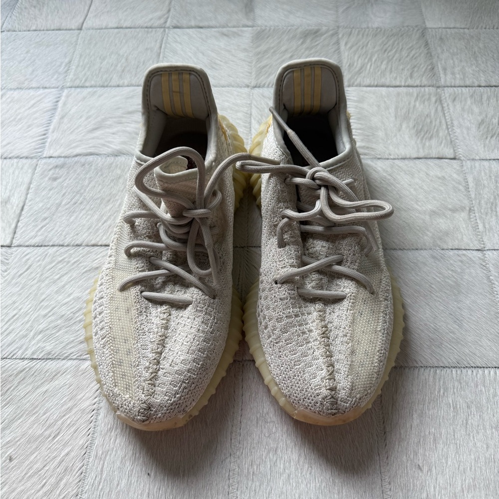 Very good condition only worn a few times cream adidas yeezy boost 350 size 6.5